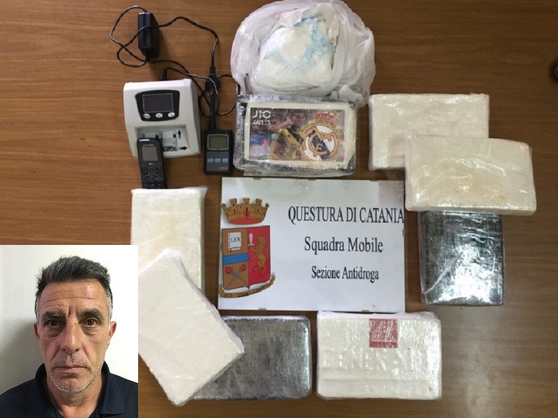 Trovato con 9 chili di droga in casa. Dallo spaccio avrebbe guadagnato 2 mln di euro. IL VIDEO Trovato con 9 chili di droga in casa. Dallo spaccio avrebbe guadagnato 2 mln di euro. IL VIDEO