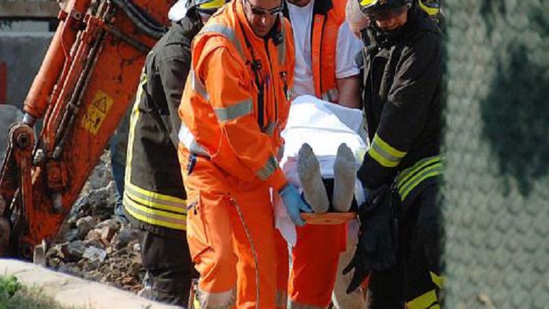 Tragedia nel Catanese, muratore precipita da una terrazza e muore: la vittima è Paolo Maio