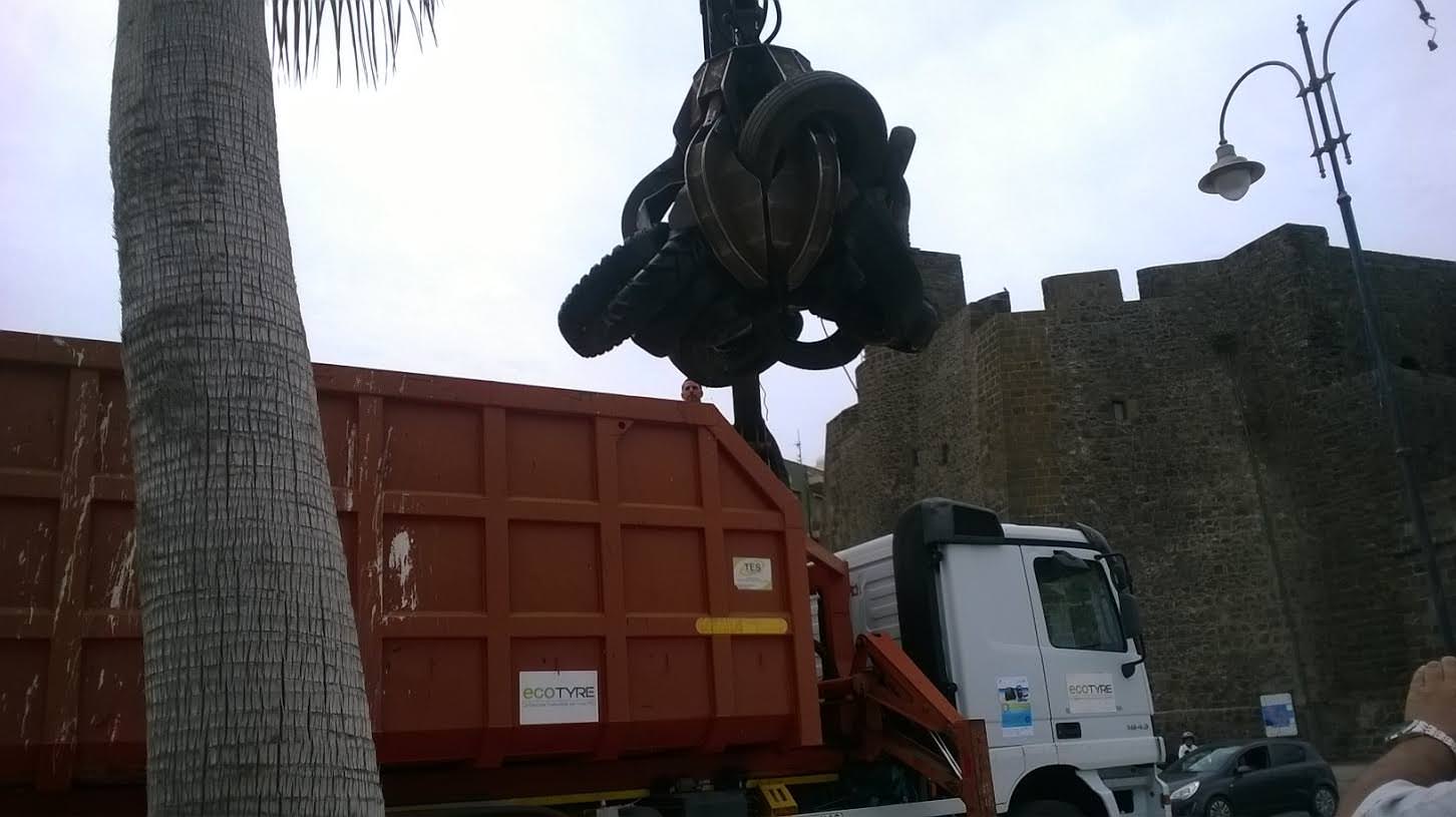 Pantelleria: Marevivo raccoglie 1000 pneumatici, solo 7 dai fondali