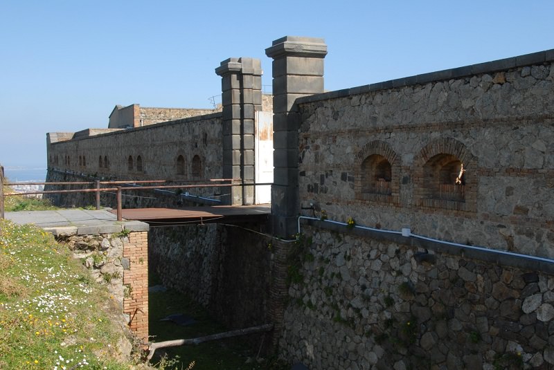 Museo di Forte Cavalli, per riscoprire la storia della Sicilia Museo di Forte Cavalli, per riscoprire la storia della Sicilia