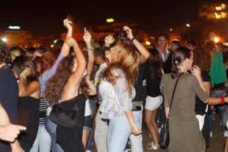 Chiusi i locali al Porto di Catania, non rispettate le norme: oltre 100 persone ammassate all’ingresso