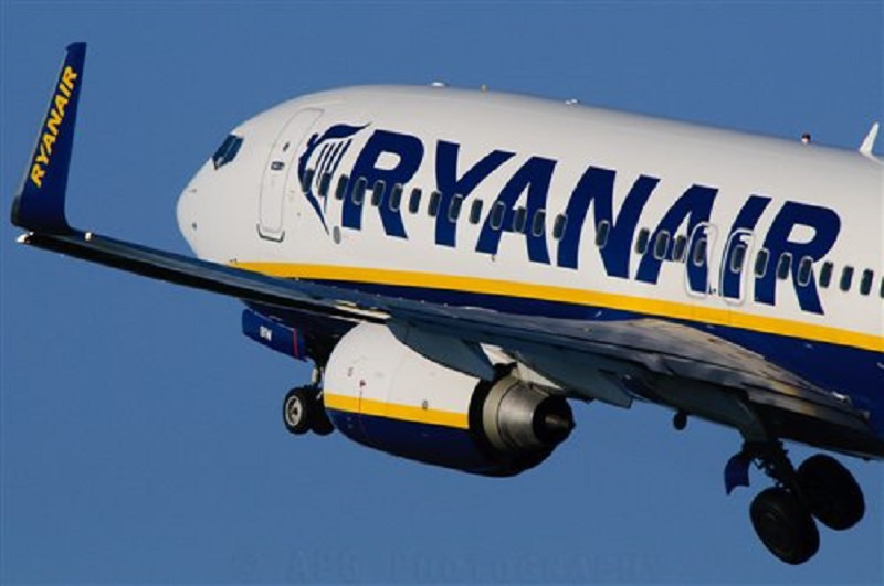 Ryanair e il costo aggiuntivo per bagagli a mano: Codacons presenta esposto ad Antitrust ed Enac