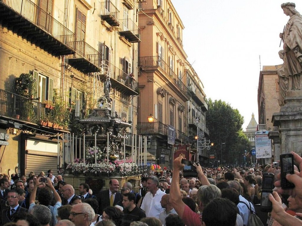 Divieti per il Festino di Santa Rosalia: ecco l’ordinanza firmata dal sindaco di Palermo