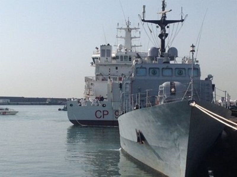Al porto di Catania la nave con 348 migranti. A bordo i cadaveri di 10 donne