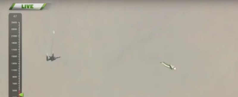 Incredibile in America: uomo si lancia da 7.620 metri senza paracadute! (VIDEO)