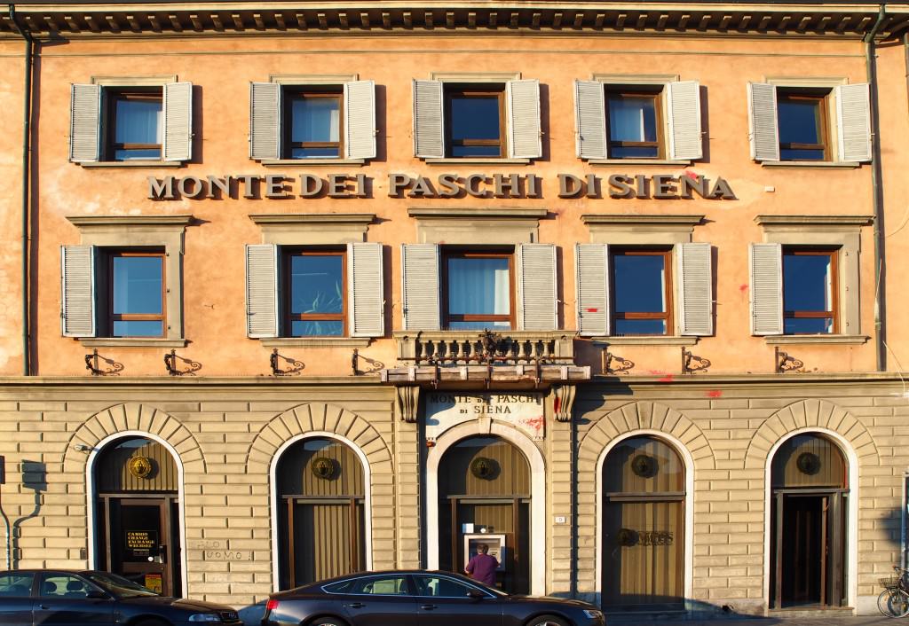 Soldi prelevati ai cittadini per salvare Monte Paschi: “Atto folle a cui ci opporremo”
