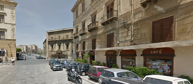 Turista picchiato e ricoperto di schiuma con un estintore: a Palermo è caccia al branco