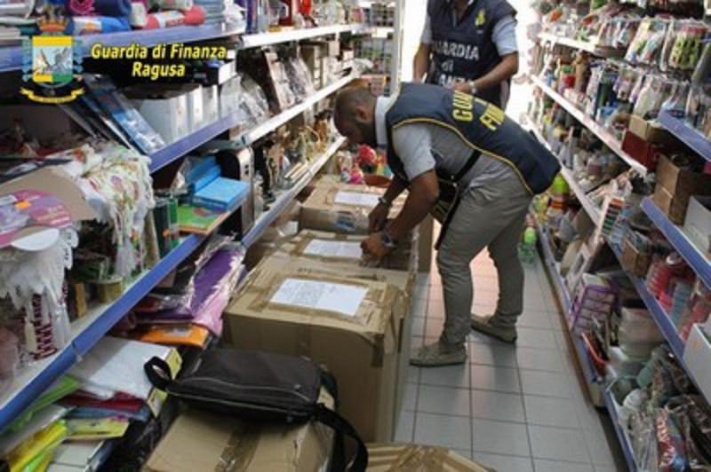Giocattoli, bigiotteria e cosmetici. Sequestrati 160 mila prodotti taroccati