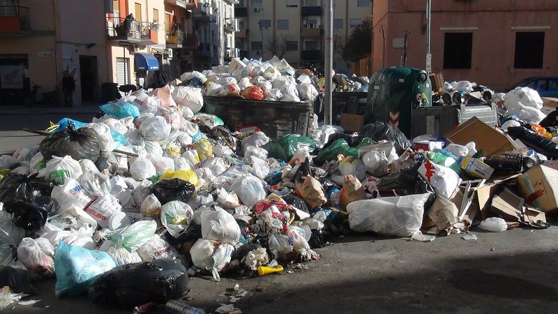Emergenza rifiuti nell’area Jonica, Agriturist: “Queste zone rischiano il collasso”