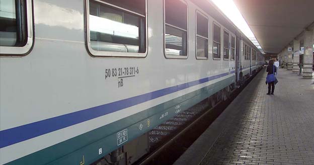 In stato confusionale sulla linea ferroviaria Agrigento-Palermo, gli agenti salvano ragazza prima dell’irreparabile