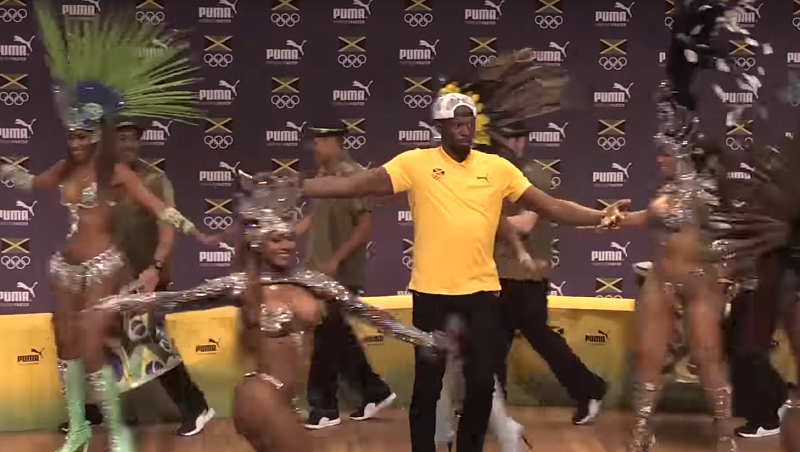 Usain Bolt si scatena con le ballerine di Rio 2016 al ritmo del Samba. IL VIDEO