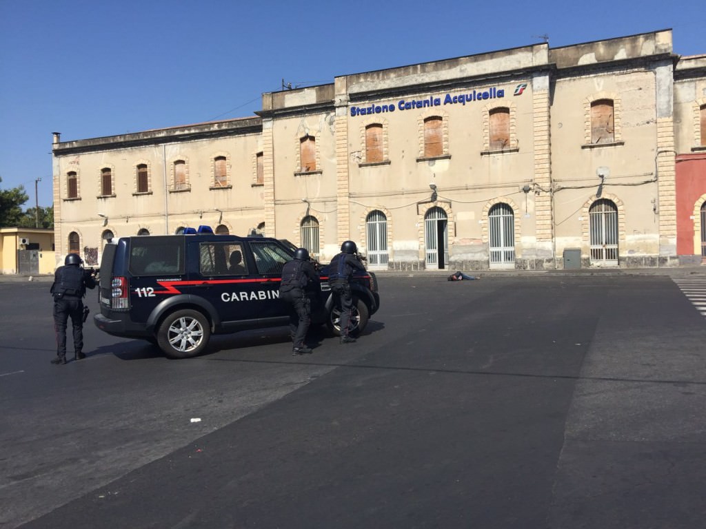 Esercitazione antiterrorismo di Polizia e Cc alla stazione di Acquicella