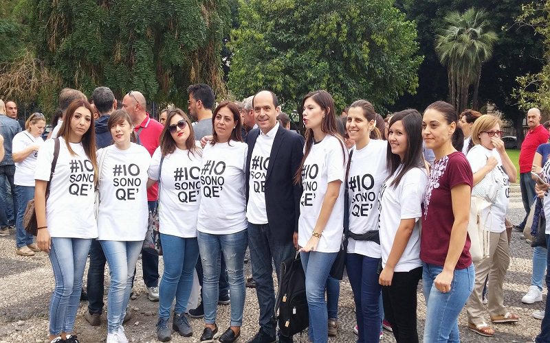 Lavoratrici Qè: “Abbiamo perso il lavoro, adesso lo rivogliamo!”. Tra loro anche 40 disabili Lavoratrici Qè: “Abbiamo perso il lavoro, adesso lo rivogliamo!”. Tra loro anche 40 disabili