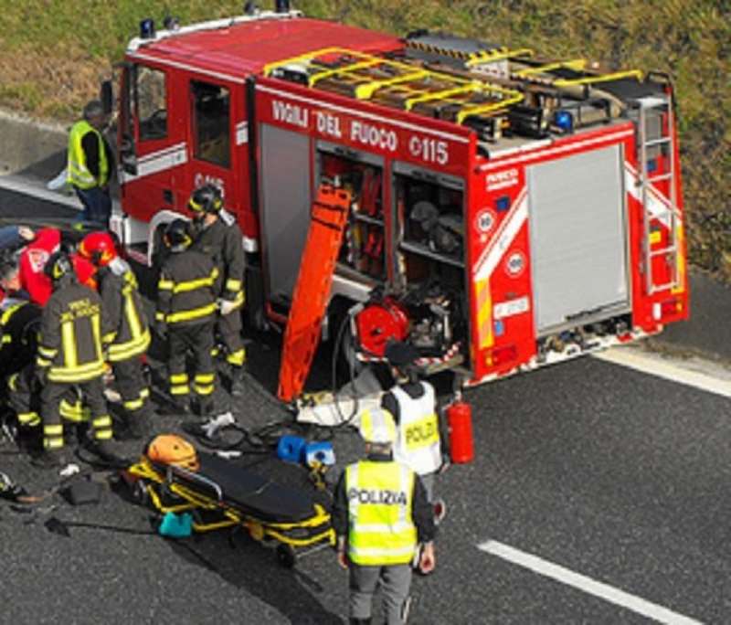 Incidente sulla A18, la vittima è un 47enne di Valverde