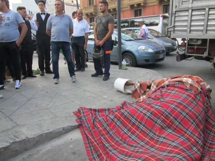 Cavallo morto in piazza Verdi a Palermo. Colpa del nuovo percorso?