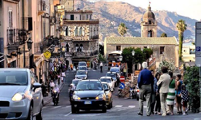 Taormina, residenti e commercianti: “Pretendiamo la Ztl”