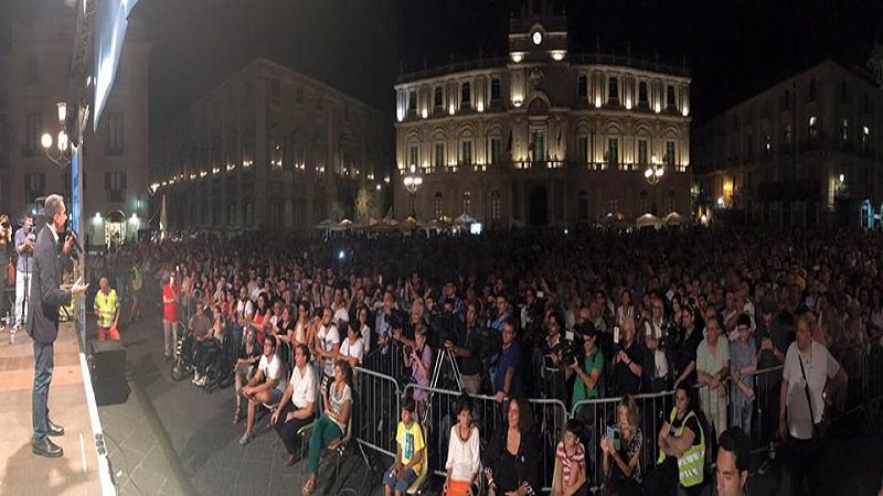 Catania, M5S in piazza: grande partecipazione alla petizione per la sfiducia a Bianco