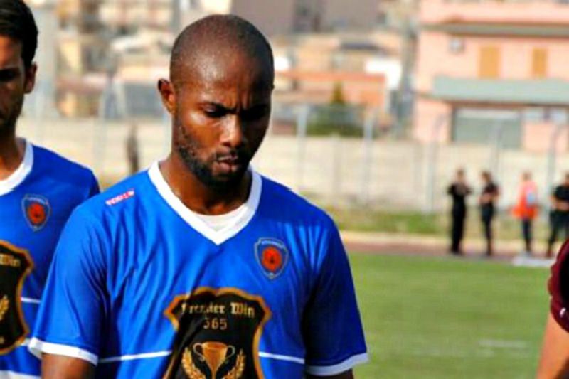 Dezai salva il Siracusa: con il Monopoli finisce 1-1