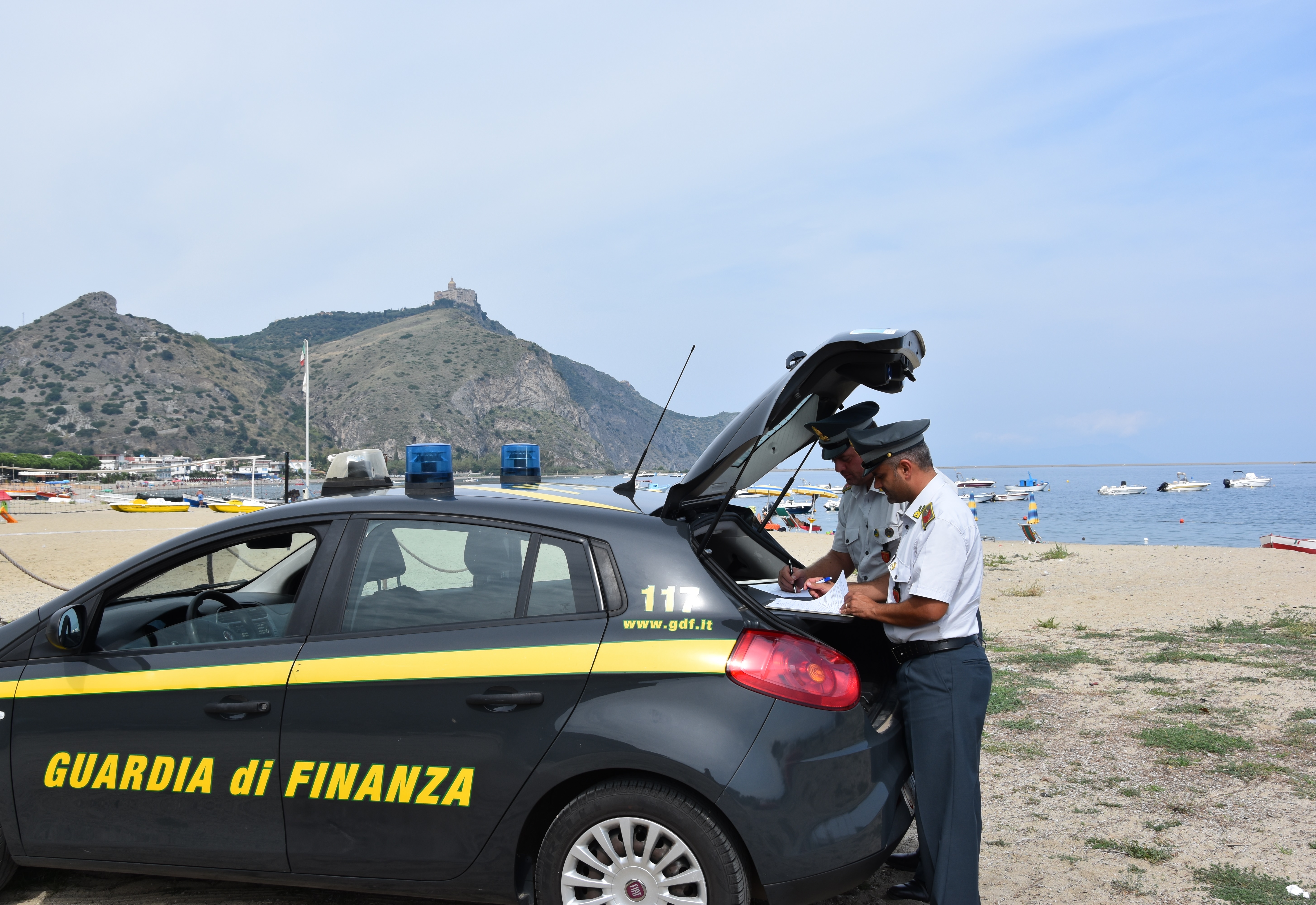 Il settore turistico sotto la lente delle Fiamme Gialle, sanzioni e sequestri nel Messinese Il settore turistico sotto la lente delle Fiamme Gialle, sanzioni e sequestri nel Messinese
