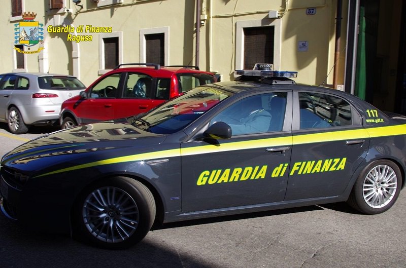 Spacciavano cocaina a Ragusa: arrestati un uomo e una donna di Catania