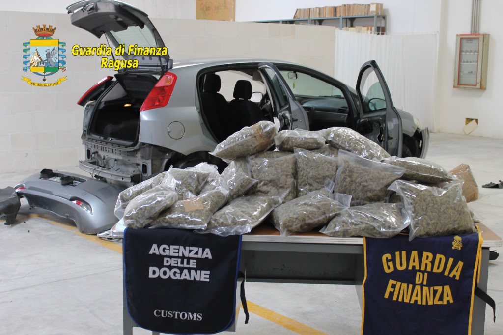 Trasportava 13 chili di marijuana: arrestato 55enne catanese