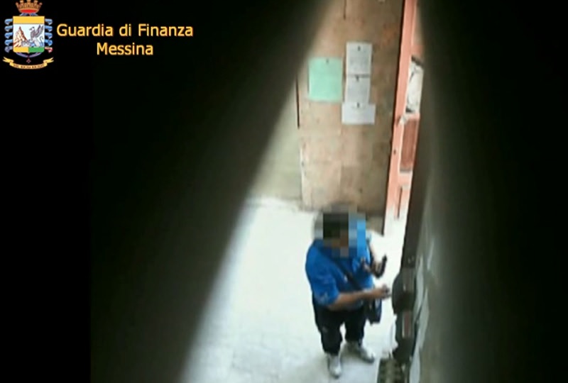 Uno timbra, gli altri si assentano: 59 sotto la lente di ingrandimento nel Messinese. VIDEO Uno timbra, gli altri si assentano: 59 sotto la lente di ingrandimento nel Messinese. VIDEO