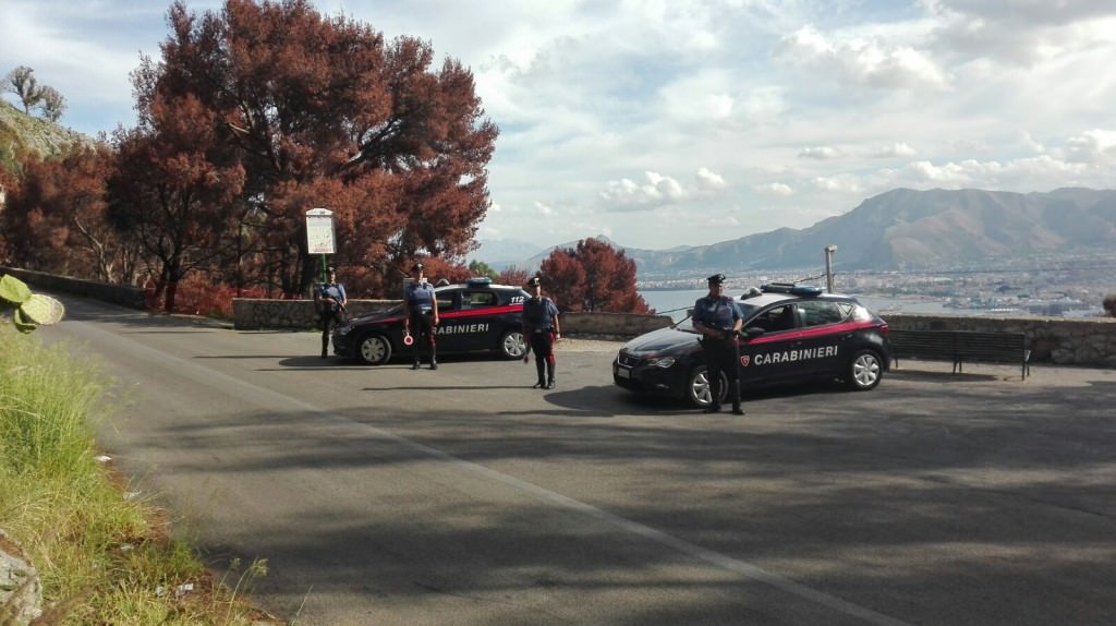 Coppietta aggredita e derubata: fermati 4 palermitani