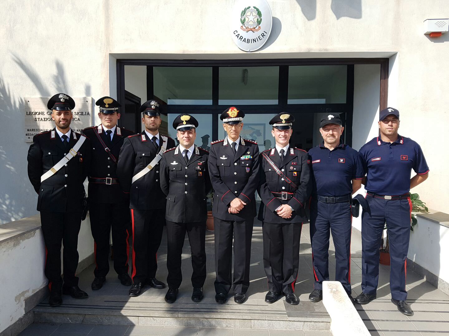 Comandante interregionale in visita ai carabinieri di Ustica Comandante interregionale in visita ai carabinieri di Ustica