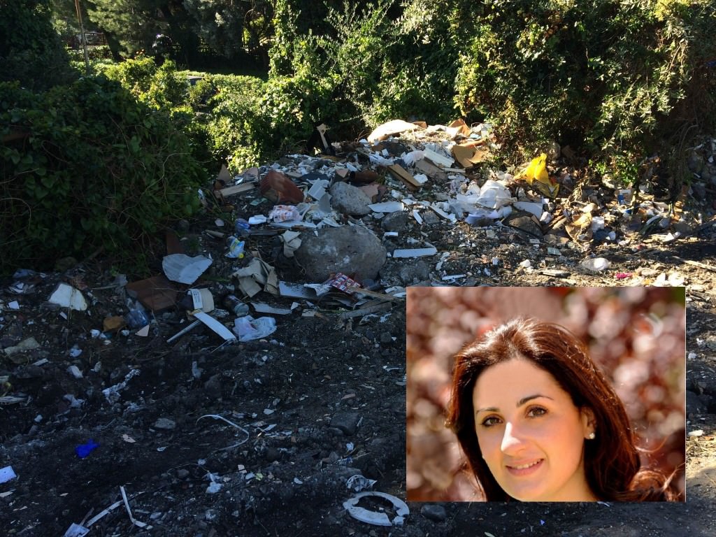 Scuola Petrarca: una discarica a cielo aperto, genitori e residenti esasperati