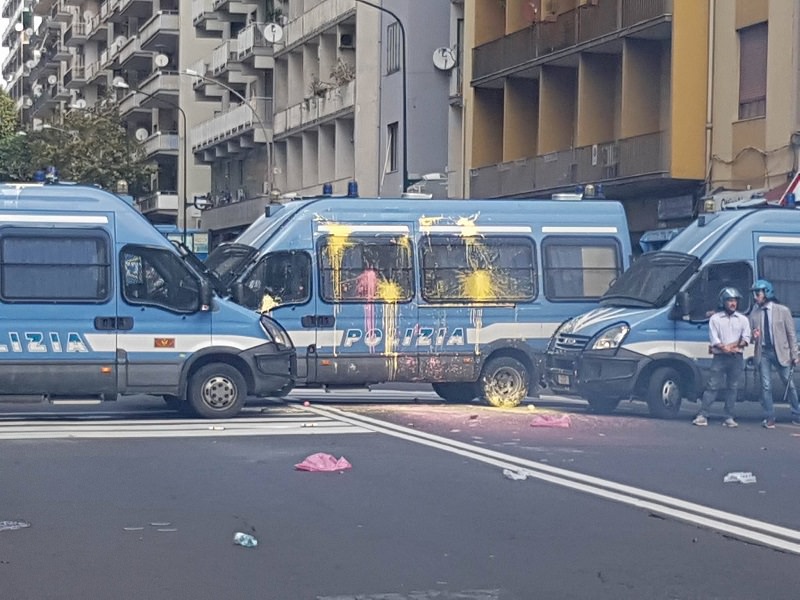 Riforma Costituzionale, studenti in strada contro Confindustria. FOTO e VIDEO Riforma Costituzionale, studenti in strada contro Confindustria. FOTO e VIDEO
