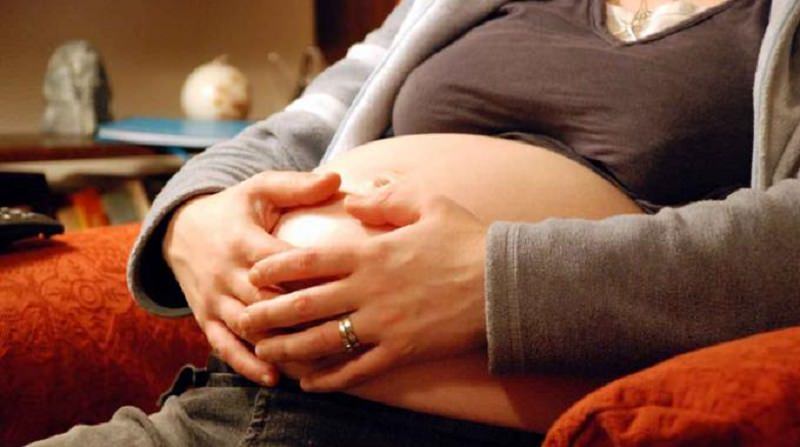Donna incinta positiva ricoverata in gravi condizioni a Palermo: medici valutano cesareo per salvare il figlio in grembo