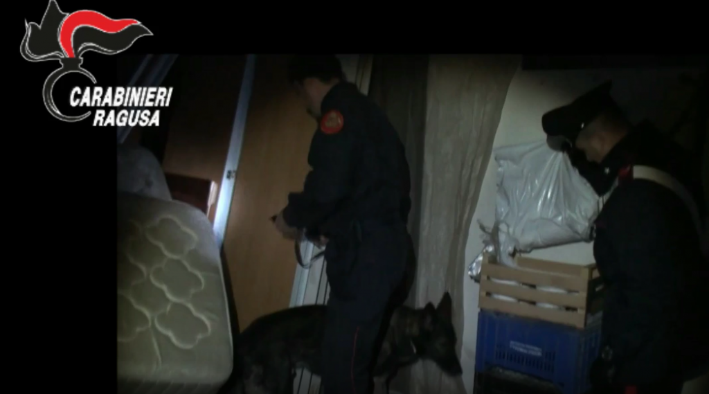 Armi e “coca” a Ragusa: maxi operazione antidroga, 21 arresti. IL VIDEO