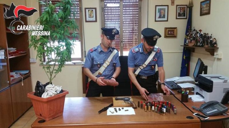 Armi e droga in casa, arrestato 27enne nel Messinese Armi e droga in casa, arrestato 27enne nel Messinese