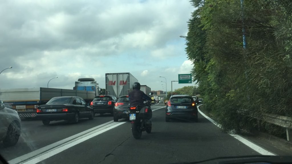 Traffico in tilt sulla tangenziale per tamponamento a catena