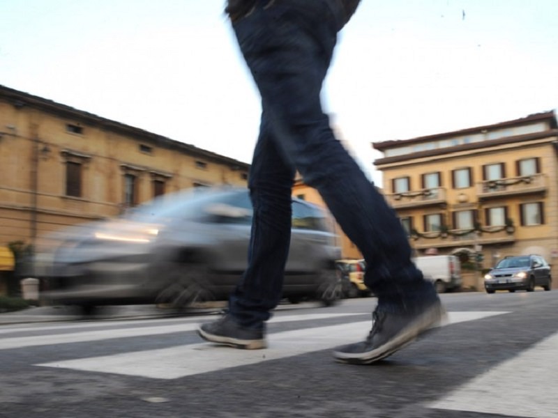 Dramma in piazzale Vittorio Emanuele, madre e figlio travolti da un’auto