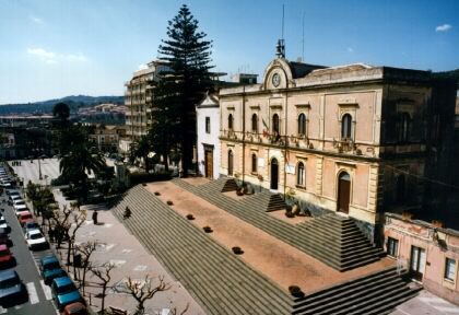 Emergenza Coronavirus ad Aci Catena, il sindaco ai cittadini: “Si registrano 58 casi, una donna in ospedale”