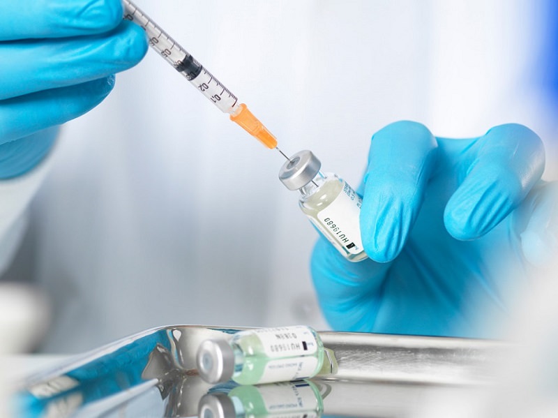 Coronavirus, anche Oxford continua la “corsa” al vaccino. Buone notizie: “Ben tollerato, soprattutto dagli anziani”