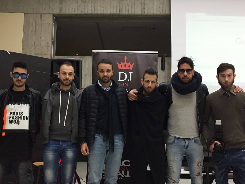 Bullismo, femminicidio, alcool e droghe: iniziato il tour “Dj in Cattedra”