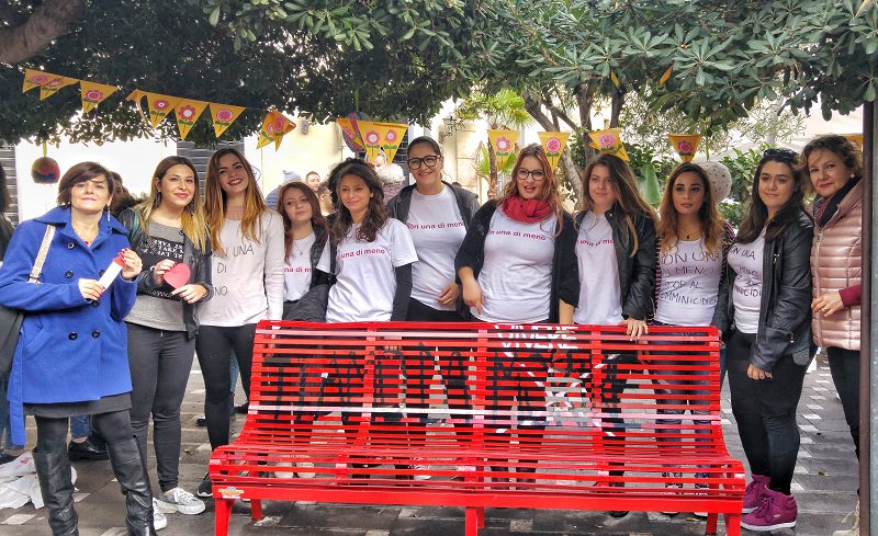 “Panchina rossa” a Biancavilla contro la violenza sulle donne