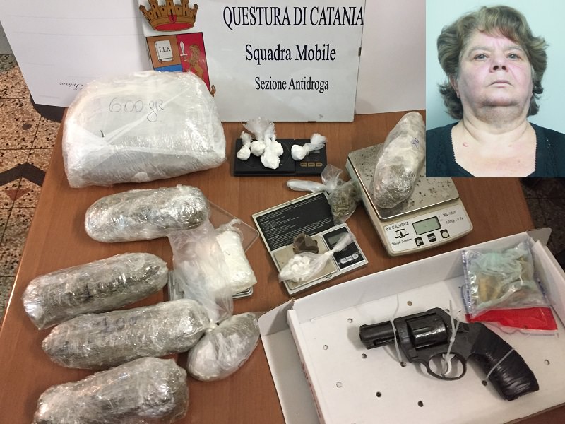 Catania, arrestata “la signora della droga”: in casa armi e stupefacenti di ogni tipo Catania, arrestata “la signora della droga”: in casa armi e stupefacenti di ogni tipo