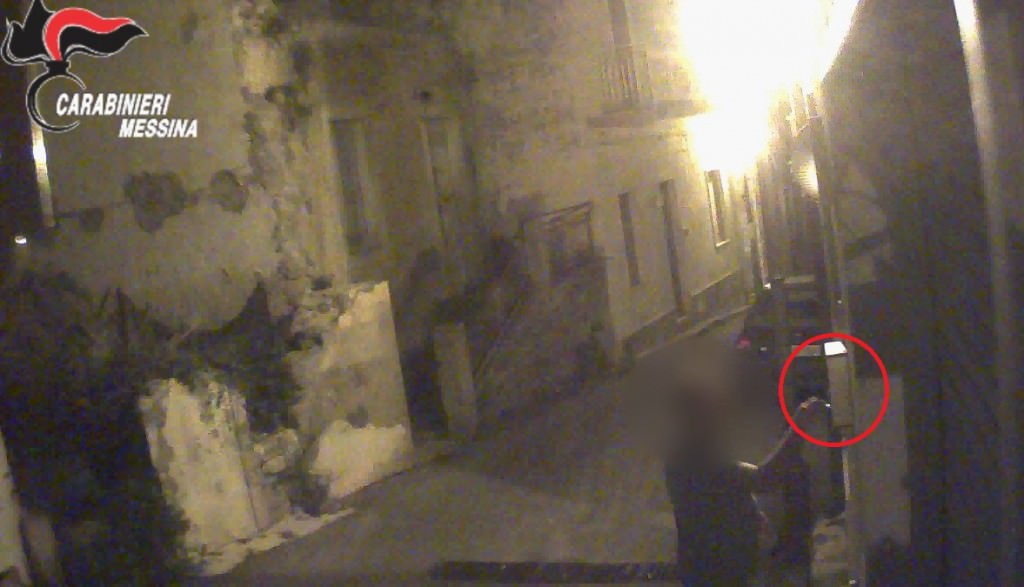 Lettere minatorie nella posta ad anziano che accudiva: arrestato badante estortore. VIDEO