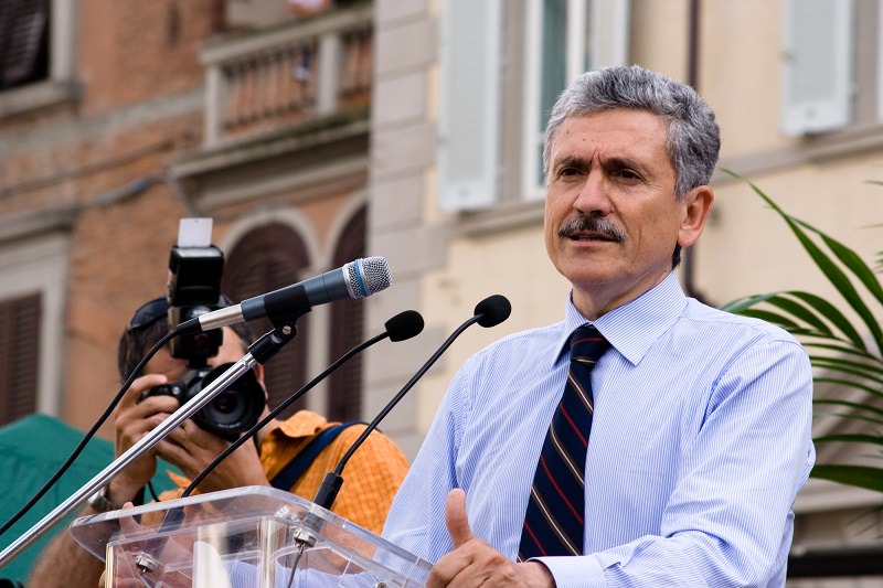 Referendum: D’Alema a Catania attacca Renzi