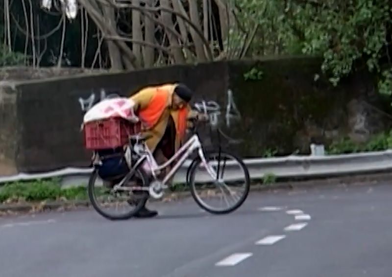orazio-di-grazia-vecchio-in-bici