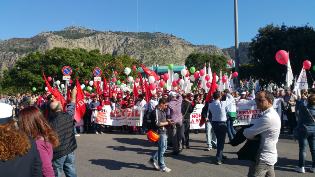 Poste, oggi a Palermo 3500 lavoratori in piazza contro il piano di privatizzazione