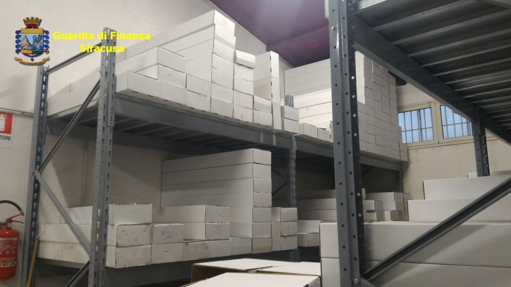 C’è scritto “Made in Italy”, ma sono “Made in China”: sequestrati 2 mila pezzi di ricambio ad autorimessa