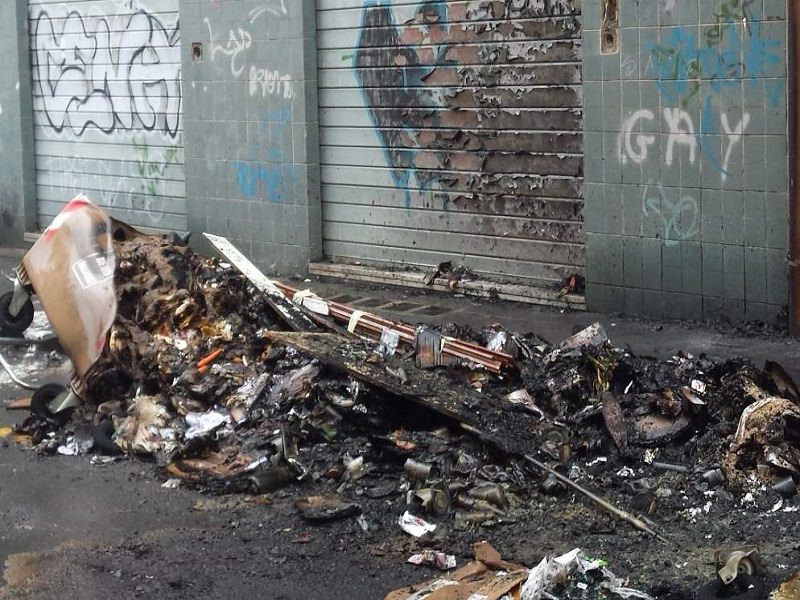 Cassonetti bruciati in viale Mario Rapisardi. Parisi: “Intervengano forze dell’ordine”