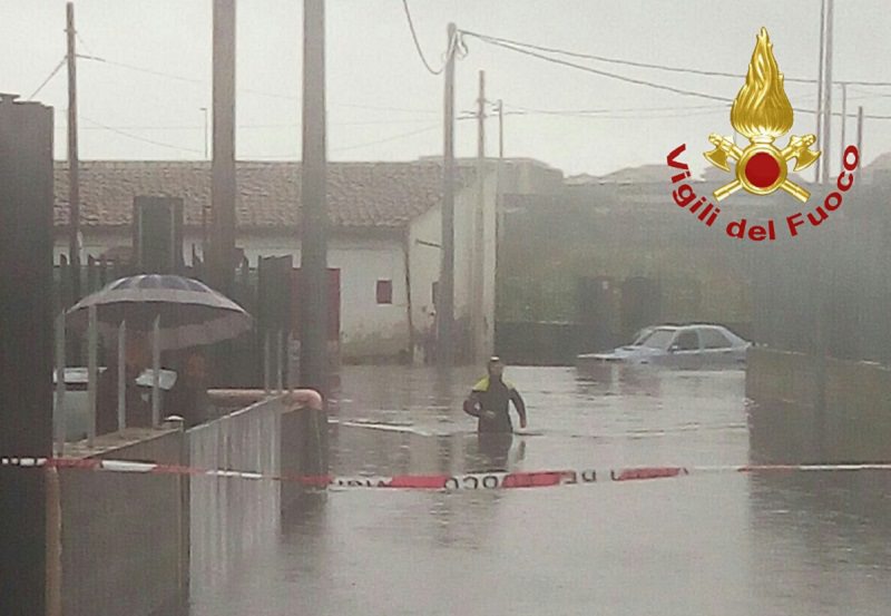 Catania nella morsa del maltempo, auto bloccate: ambulanza impantanata a Paternò, richieste di soccorso da diverse zone