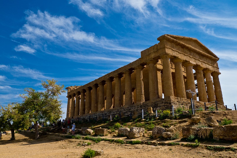 Valle dei Templi, rissa tra venditori di souvenir: un ferito