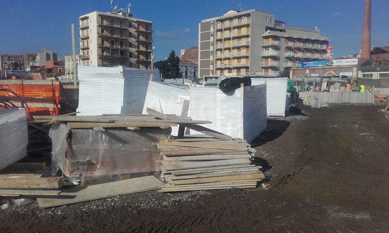 Rubano nel cantiere della metropolitana: tra i ladri un minorenne