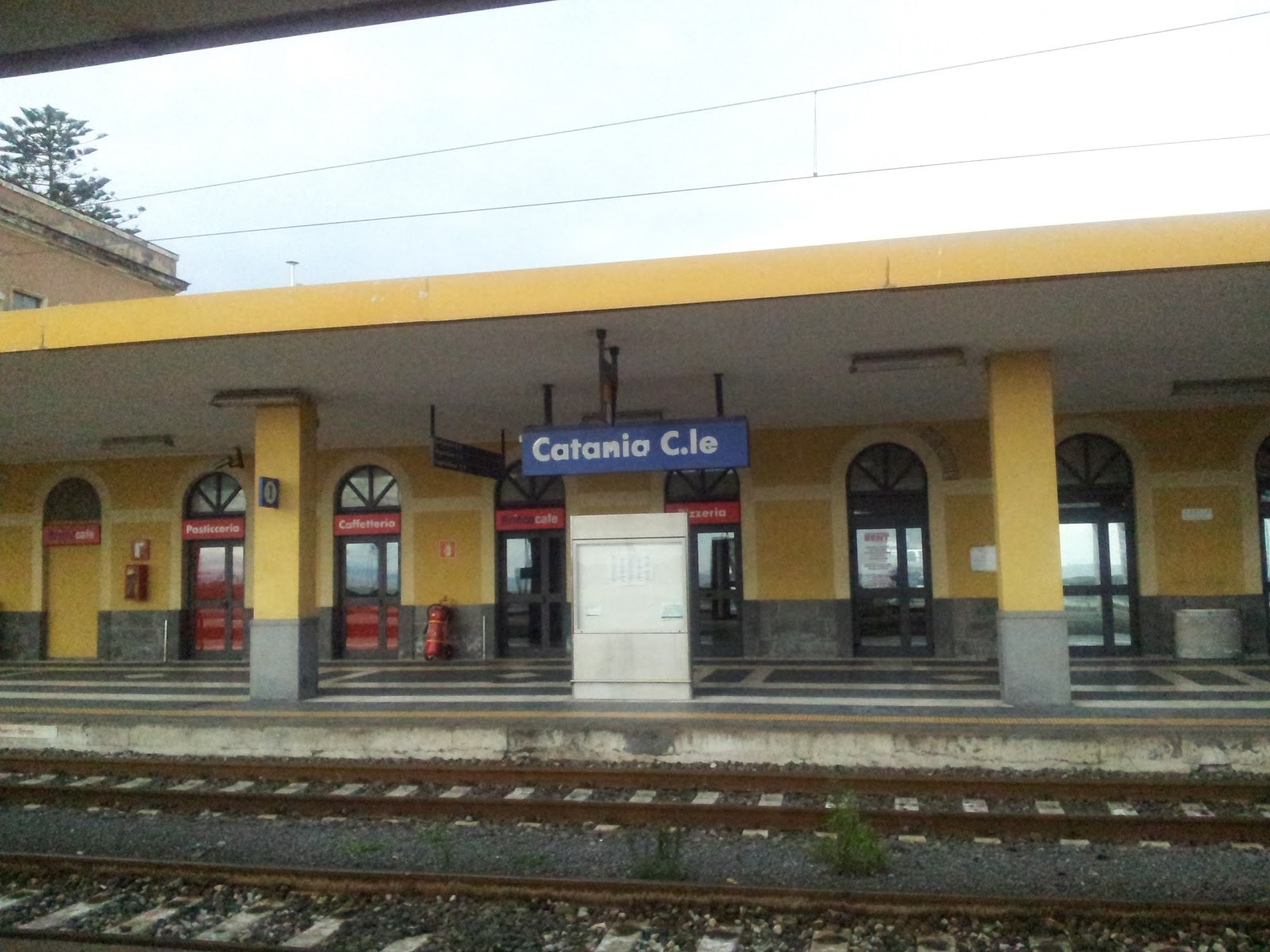 Catania, uomo tenta il suicidio alla stazione centrale, salvato dalla polizia ferroviaria